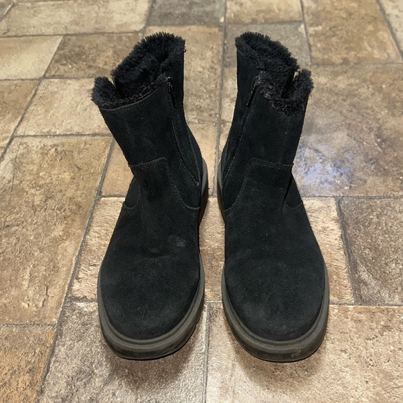 Clarks Size 7 - Picture 3 of 7